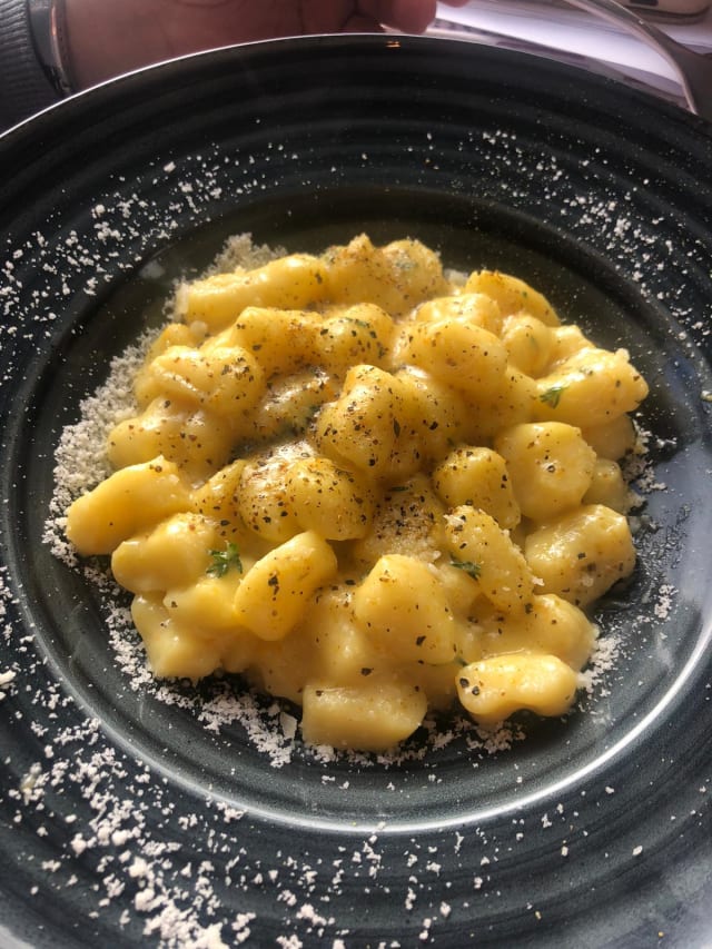 Gnocchi al limone con pepe pecorino e menta - La Gnoccheria