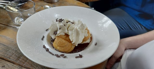 Profiteroles au chocolat - Le Trésor, Paris