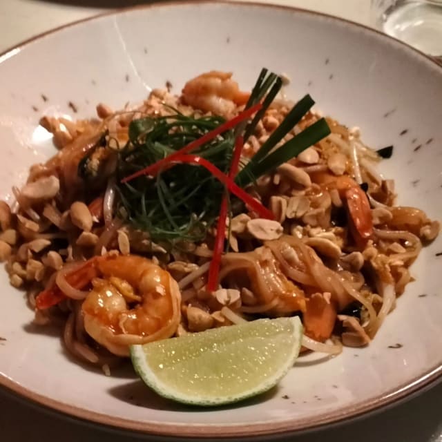 Shrimp Pad Thai - Kin Martim Moniz, Lisbon