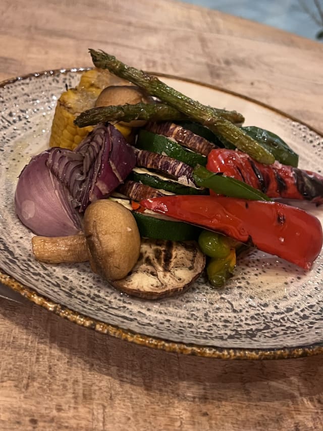 Parrillada de verduras de temporada - Cabaña Grill Alicante