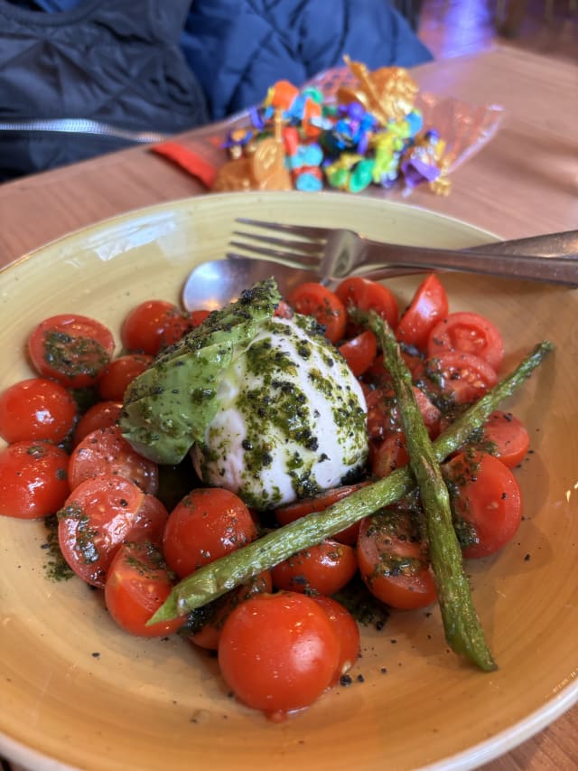 Ensalada Caprese - Cabaña Grill Alicante, Alicante