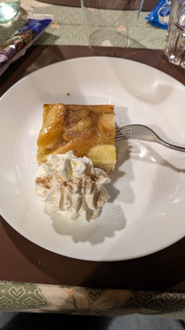 Crostata Di Mele E Cannella - Ristorante la Baitina di Asiago, Asiago