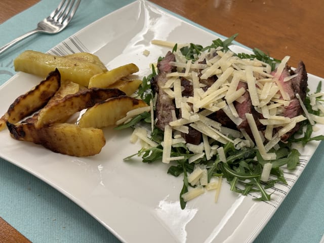 Tagliata di manzo Uruguay rucola e parmigiano 18 mesi - Soleeluna