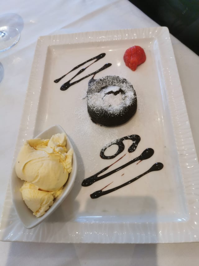 Tortino Al Cioccolato Con Geleto Di Vanliglia - Villaggio, Stockholm