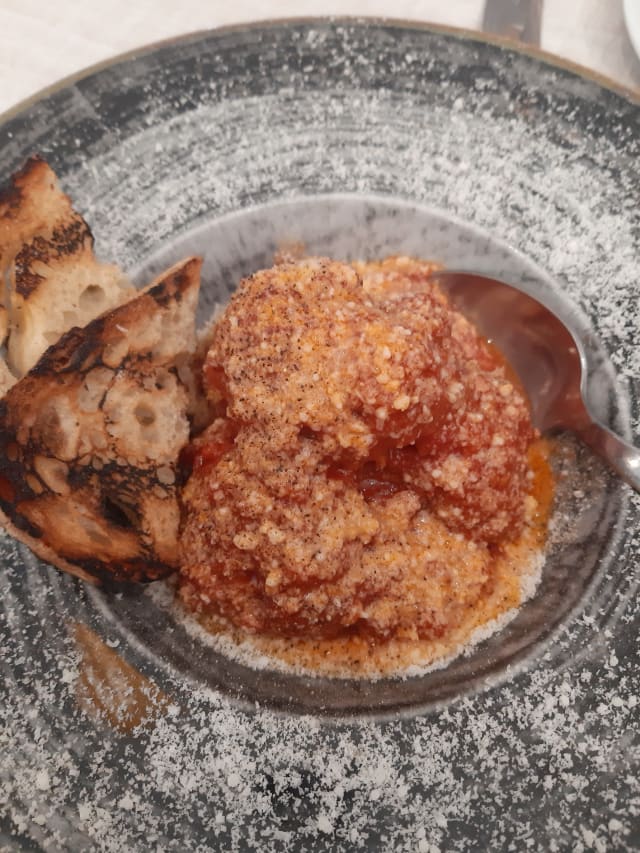 Tartare Di Manzo Con Cipolla Rossa, Capperi Di Pantelleria E Alici Del Cantabrico - Scottadito