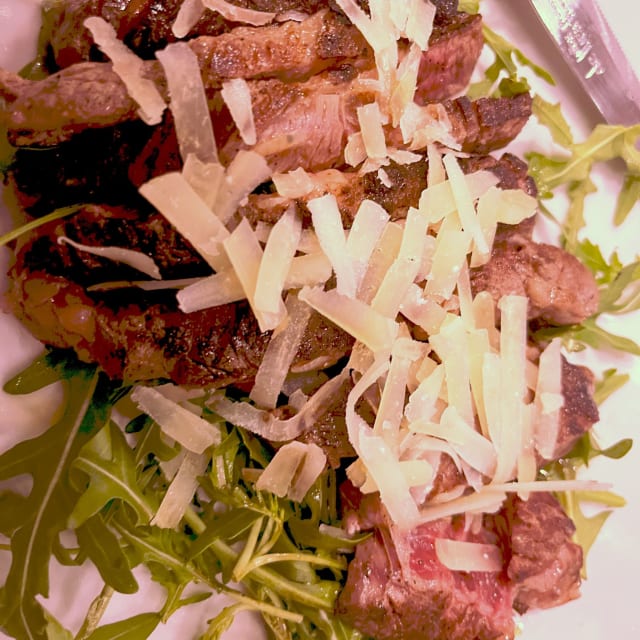 Tagliata di Entrecote con rucola e pomodorini - Il Pinterrè