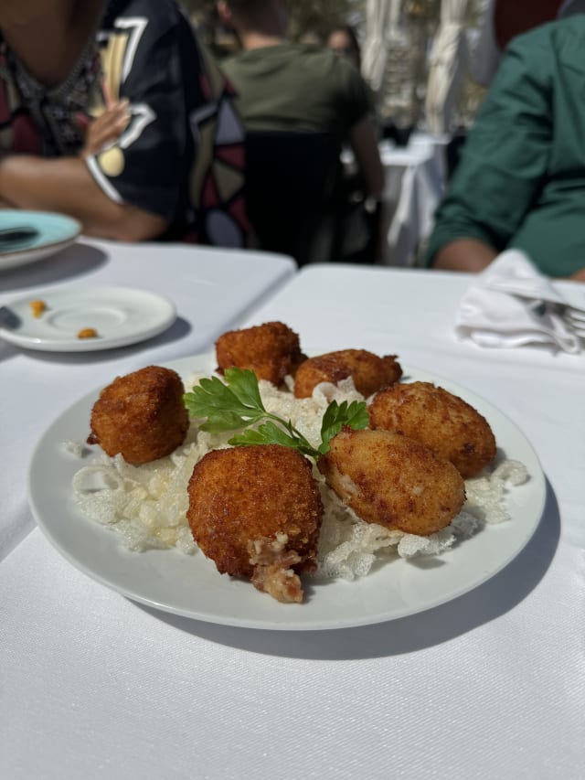 Croquetas de gambas al ajillo (und) - Qué Rico