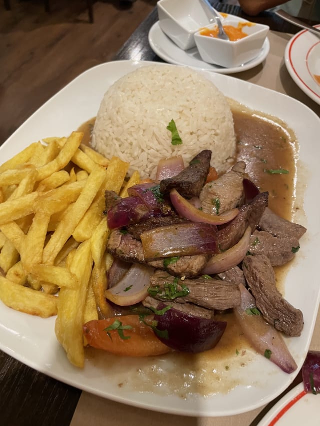 Lomo saltado - Cumpanama