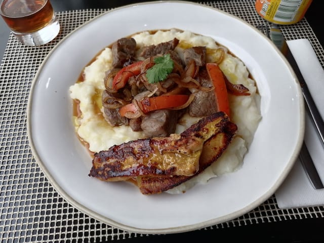 Carne de Sol com Puré de Mandioca e Banana da Terra - Osso Botequim, Lisbon