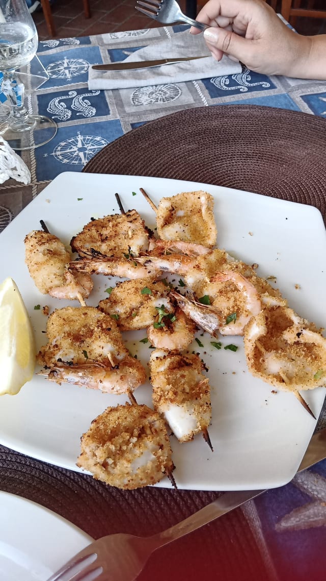 Spiedini calamari e gamberetti - La Brasserie sul mare