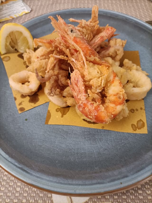 Frittura di paranza o di calamari - La Brasserie sul mare, Montesilvano