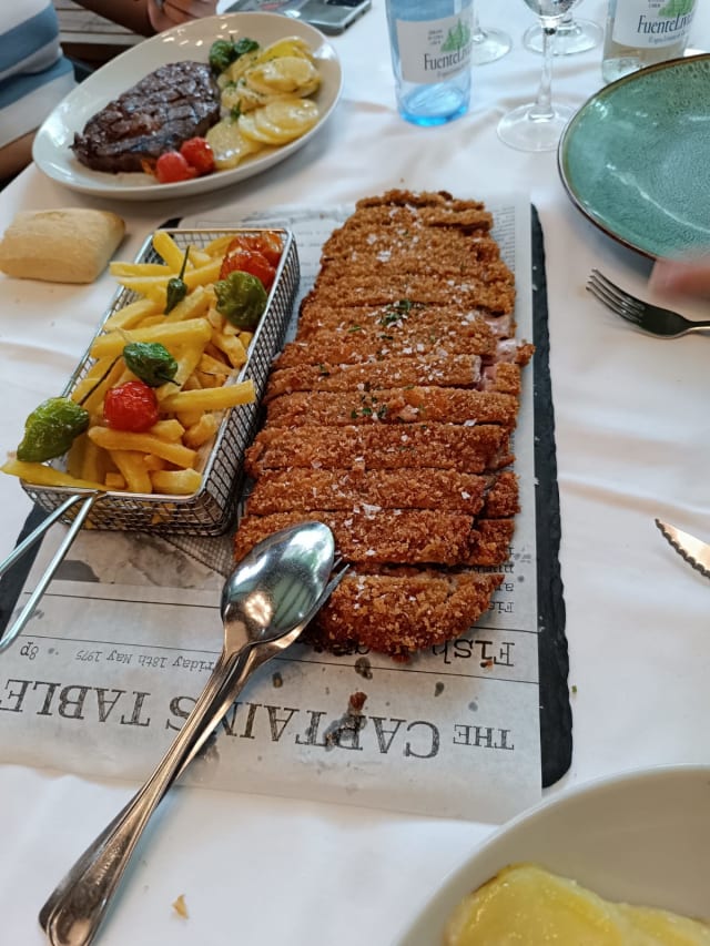 Gran cachopo asturiano, relleno de queso Boffard reserva y jamón ibérico - Monterrey Las Rozas