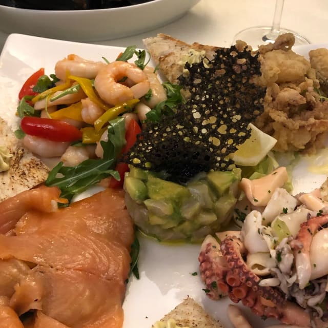 Antipasto fantasia a base di pesce - Ristorante La Torre