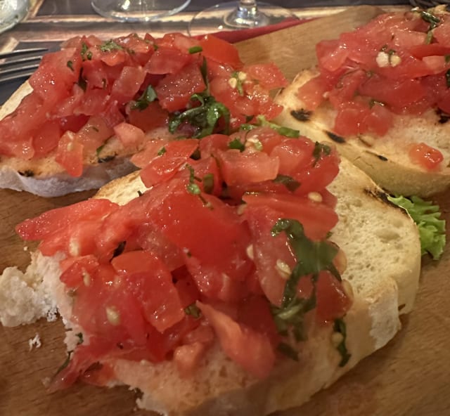 Bruschetta al pomodoro e basilico - Osteria Filetto d’Oro, Florence