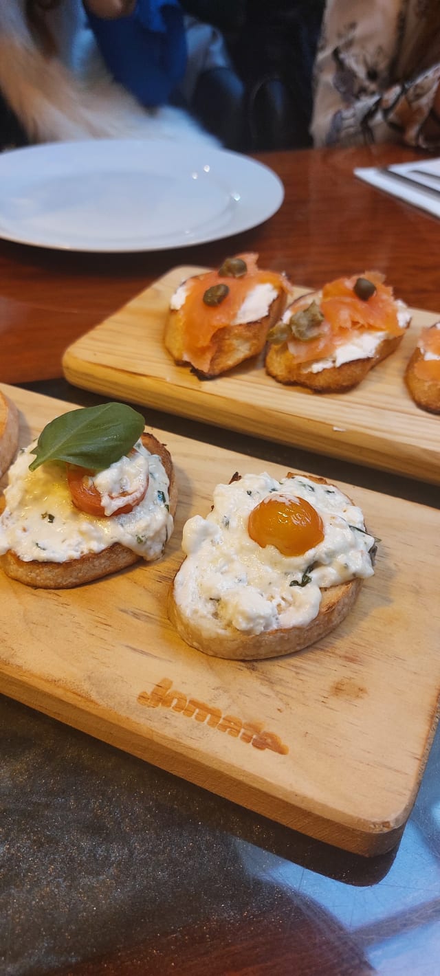 Bruchetta salmone & philadelphia - BuonaPizza, Lisbon