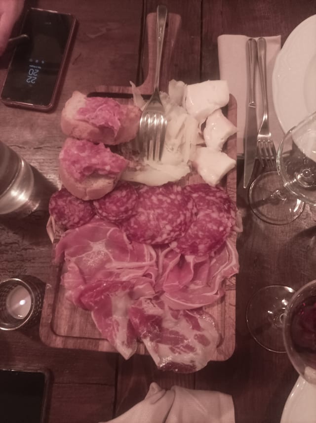 tagliere di salumi e formaggi - Trattoria Nonna Maria