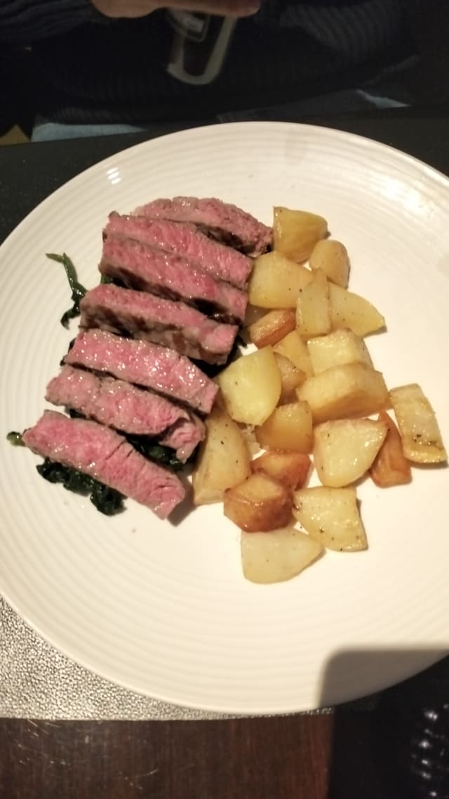 Tagliata di manzo dry aged, spinaci saltati e patate rosolate - Camillo Benso, Milan