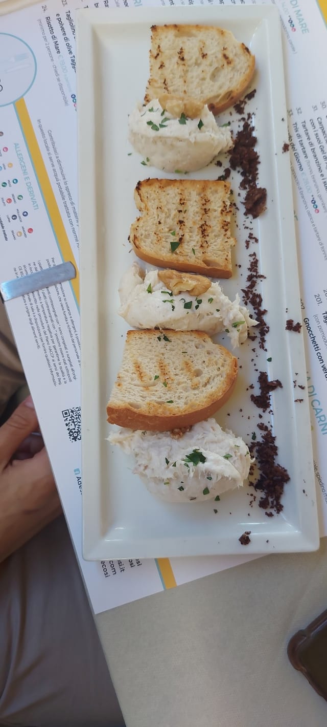 Quenelle di baccalà mantecato, noci, olive e crostini  - Adesso è Così Ristorazione Contemporanea, Trieste