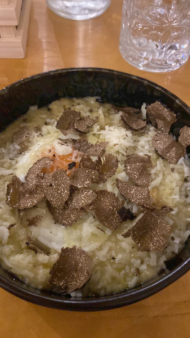 Uovo al tegamino con crema di porri al tartufo e scaglie di pecorino stagionato - Dante e Beatrice, Florence