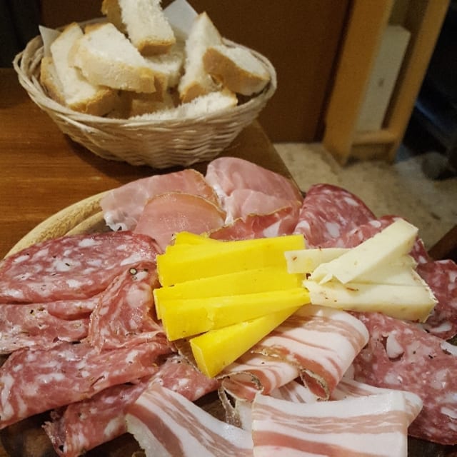 tagliere misto salumi e formaggi - La Dispensa Toscana di Tosi Claudio, Melegnano