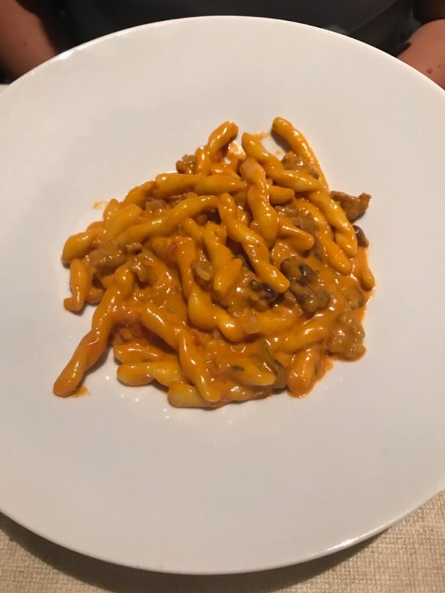 Cavatelli di grano duro con salsiccia dolce, fagioli rossi e scamorza fumè - Rustichello