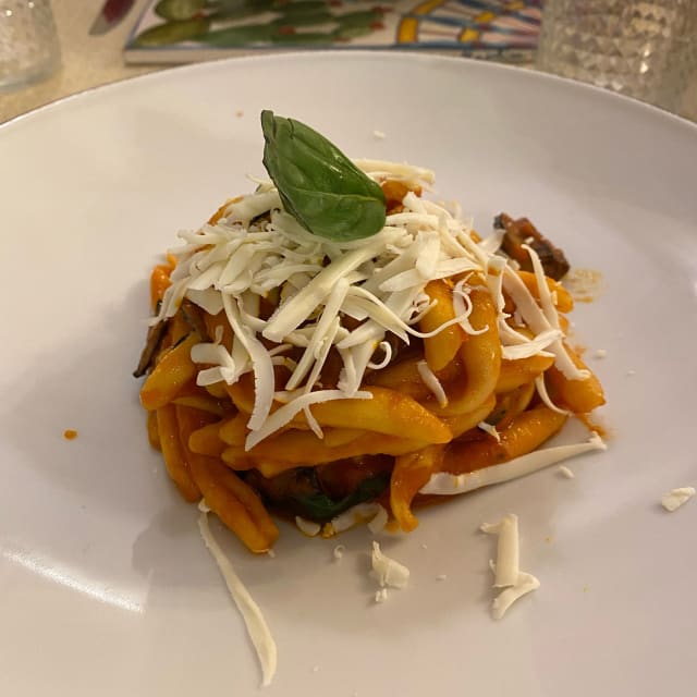 maccheroni freschi alla norma - La Cucina di Riccobono, Taormina