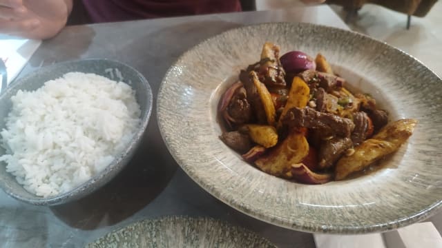 Lomo saltado - La Esquina Peruana, Madrid