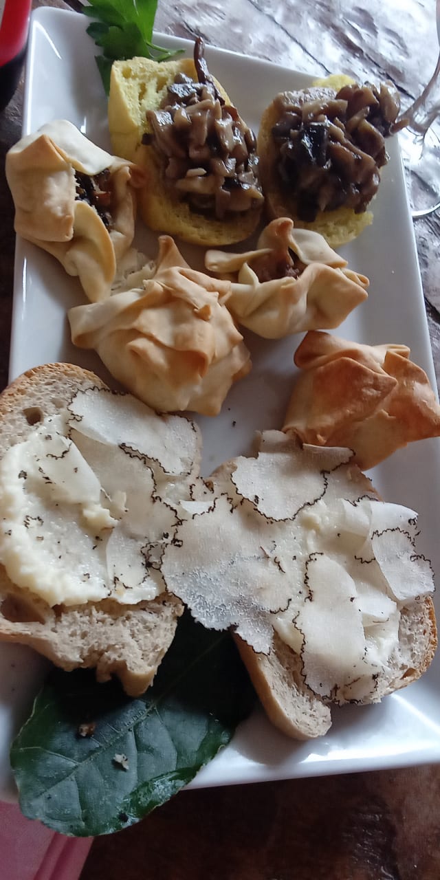 Crostini al tartufo e ai funghi  - Antenna dal Morino