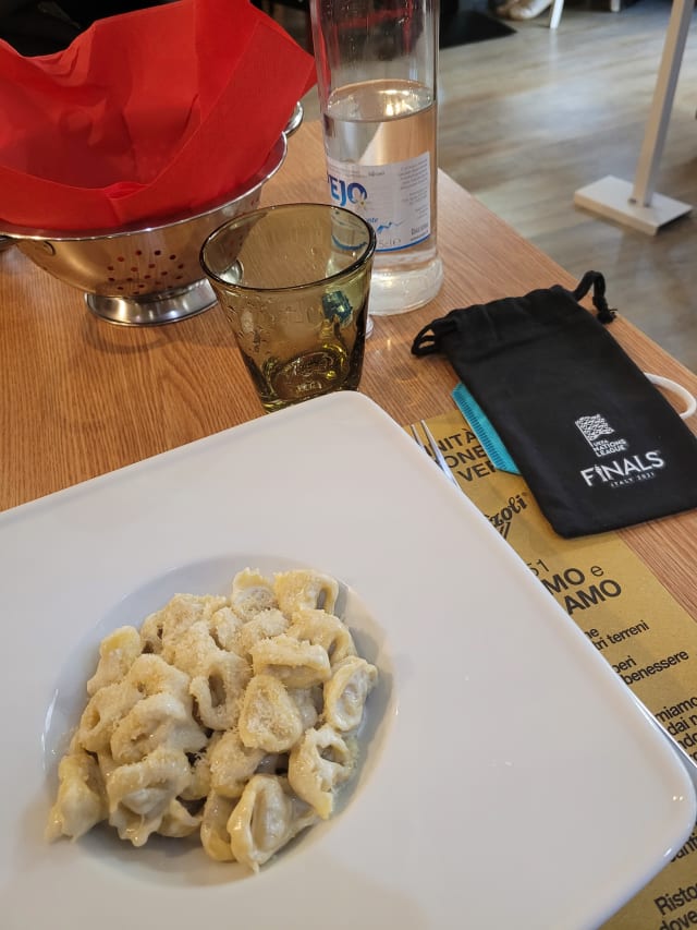 Tortellini alla crema di parmigiano reggiano - Ristosalumeria Carpi, Carpi