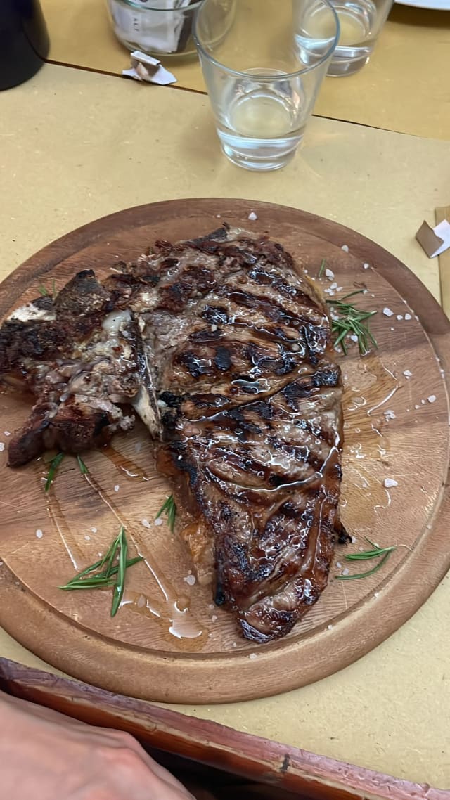 Tagliata di scottona sale rosmarino - Hostaria da Bacco