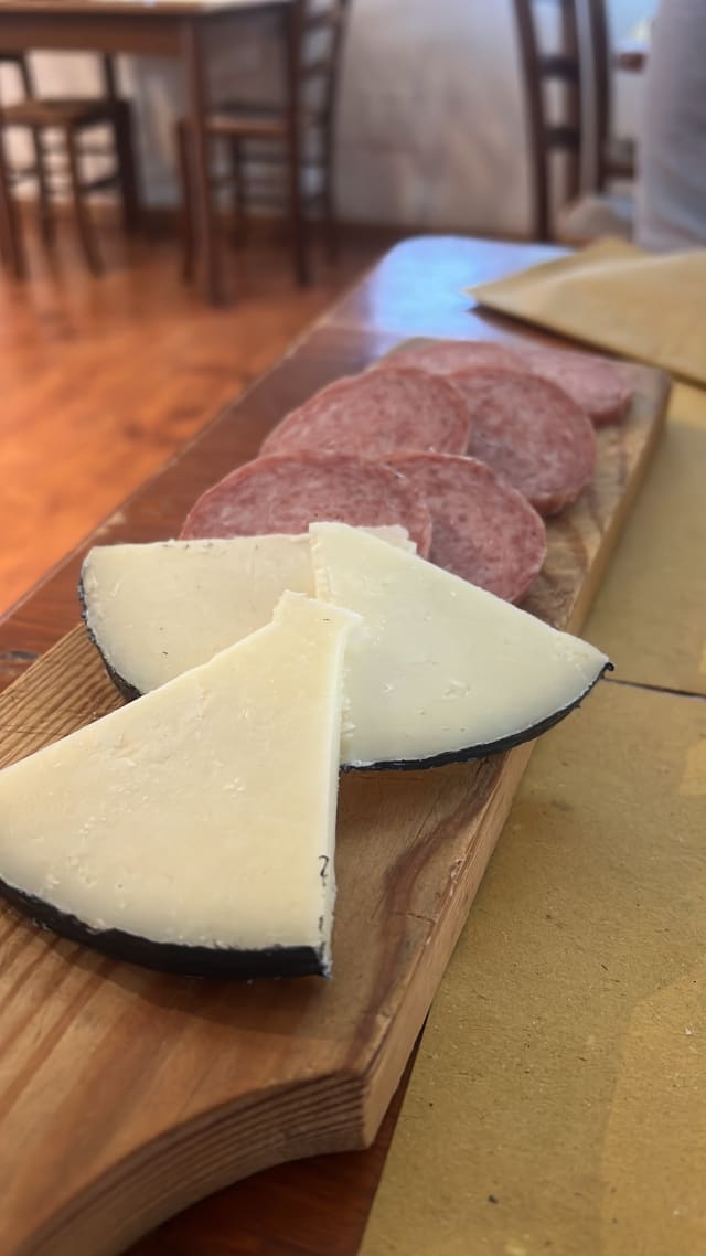 Ciauscolo e pecorino - Hostaria da Bacco