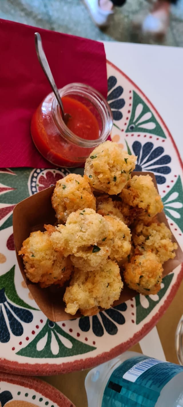 Polpettine di pane di mamma Cinzia con coulis di pomodoro - Giù a Sud Bistrot nei Sassi