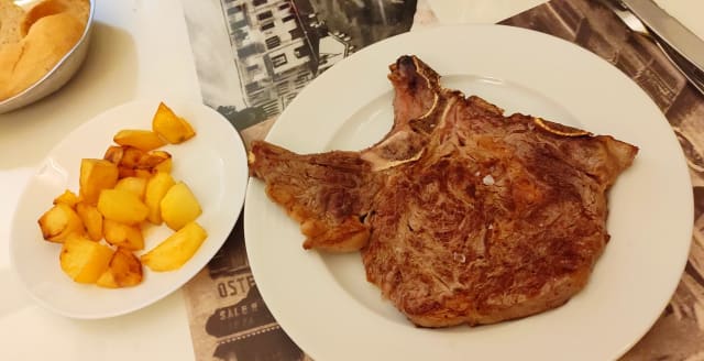 Fiorentina di scottona bavarese alla piastra € 60/kg - Filet osteria