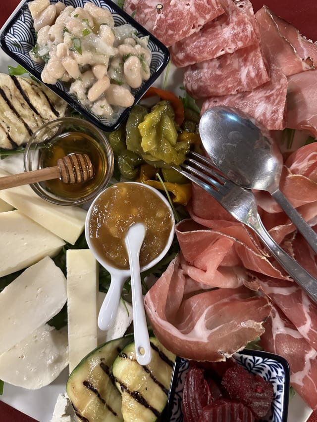 Antipasto di salumi e formaggi  - Antichi Sapori