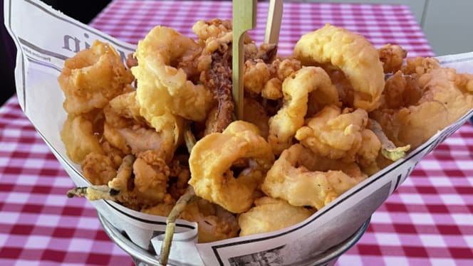 Anneaux de calamars frits & courgettes croustillantes, sauce tartare - Jack, Monaco