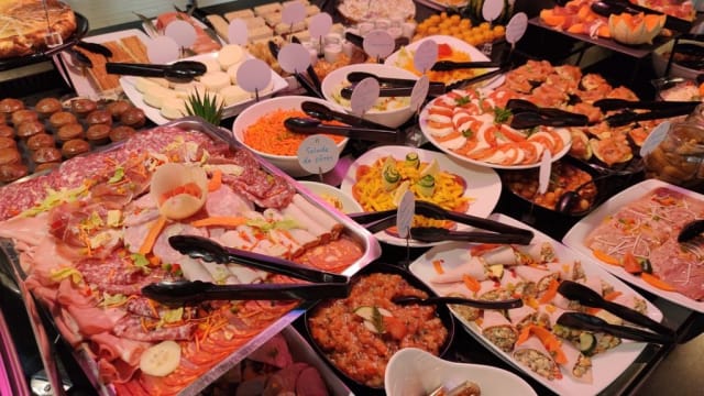 Buffet des entrées - Campanile Reims Centre Cathédrale, Reims