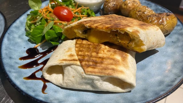 Quesadillas Poulet Cheddar – Grenailles ou Légumes Grillés / Salade - L'Ours Bleu