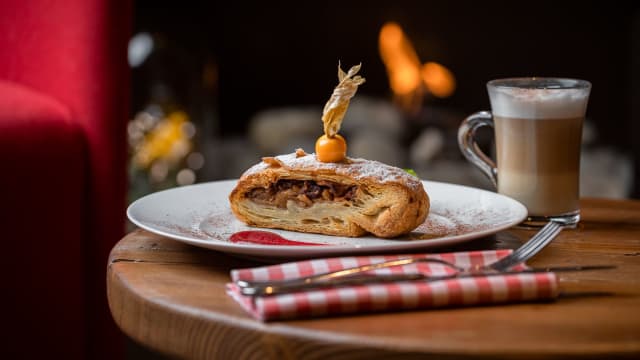 Strudel maison aux pommes, glace vanille - Edelweiss, Geneva