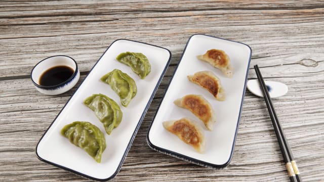 Gyozas a la plancha (4 uds) - 101 Dim Sum Gracia, Barcelona