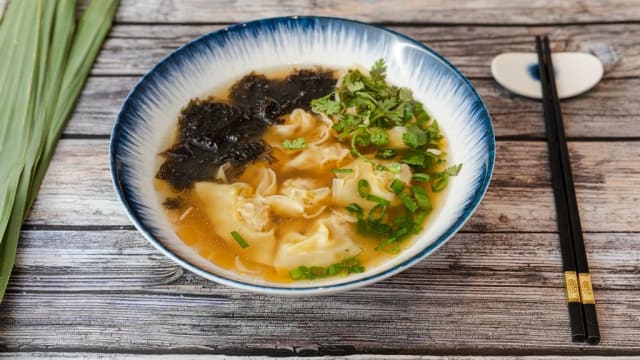 Sopa de raviolis de cerdo - 101 Dim Sum Gracia, Barcelona