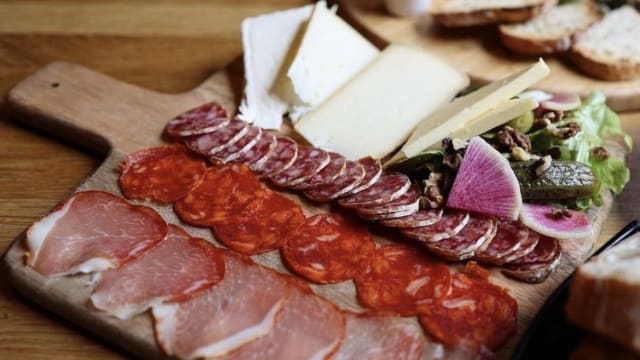 Les Charcuteries Fromages: La Petite - Le 28, Lille