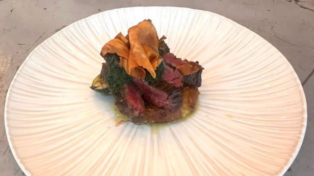 Bavette - rozeval - salsa verde  - Restobar Saluut