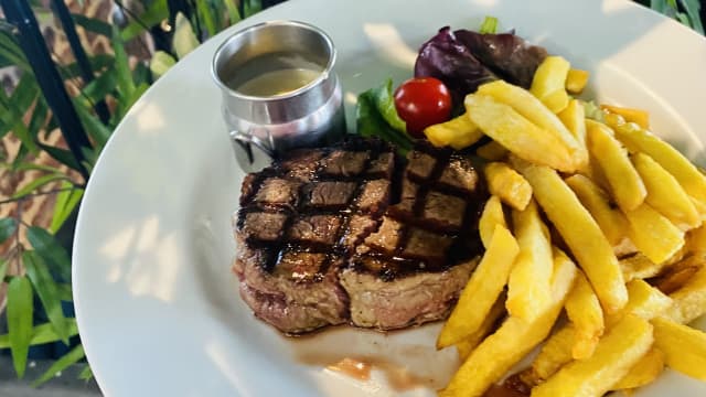 Filet de boeuf grillé 180 gr - La Table du Rôtisseur, Meaux