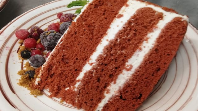 Tarta red velvet con frutos del bosque  - Alazena