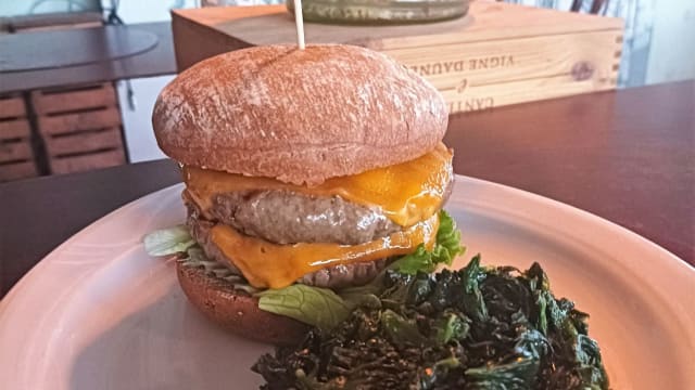 Cheddar Burger  - Rari Concept Bistrò