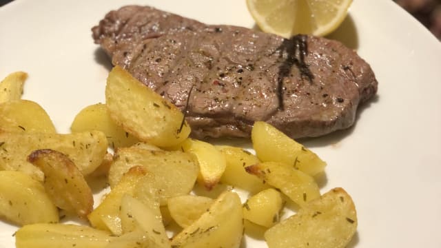 Filetto alla griglia con patate  - Jimmy'z Bar & Food