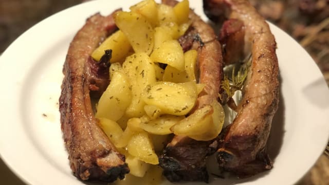 Costine di maiale al forno con patate - Jimmy'z Bar & Food