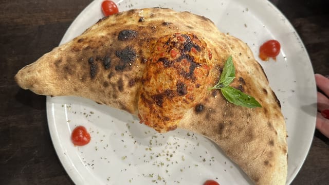 Calzone - L'Auberge Calabraise, Paris