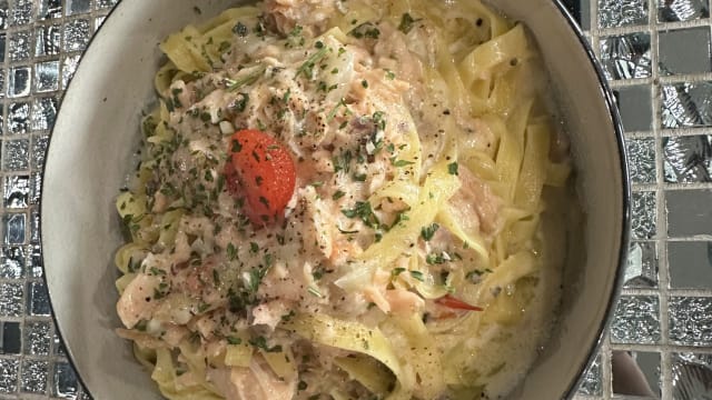 Tagliatelle au saumon - L'Auberge Calabraise