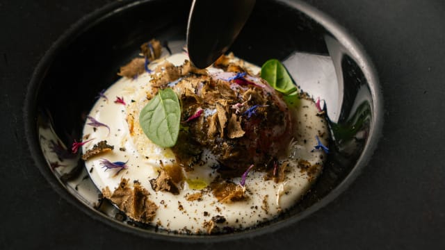 Uovo poche', fonduta di rustico deroma e tartufo nero - Il Belli al Trionfale, Rome